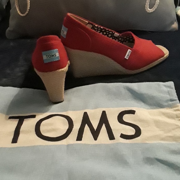 Red Toms - Picture 1 of 4